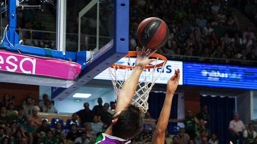 El Unicaja tratará de sorprender al Valencia Basket en su pista de La Fonteta.