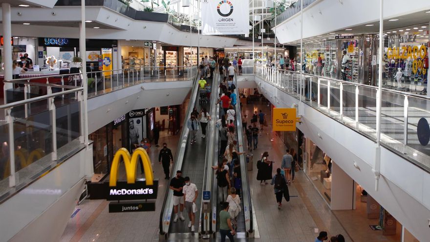 Condenado a cárcel por robar a punta de cuchillo en un centro comercial de Córdoba