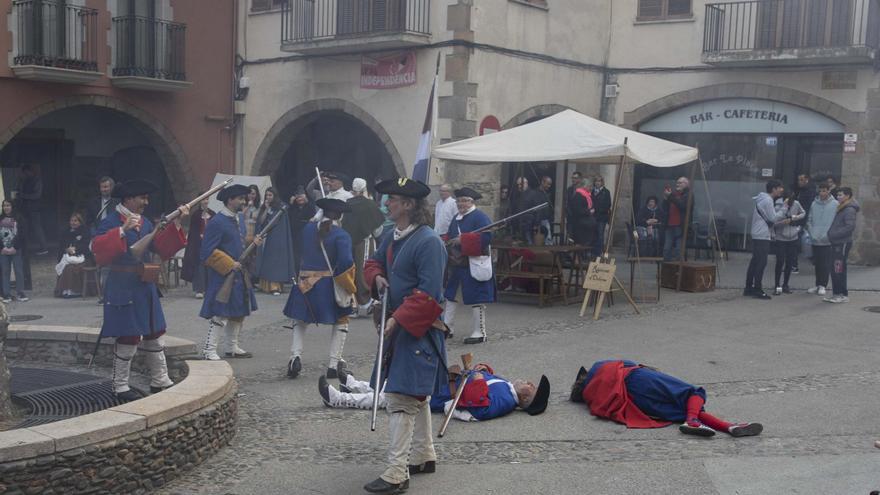 Arbúcies recrea el tradicional Combat de fa més de 300 anys