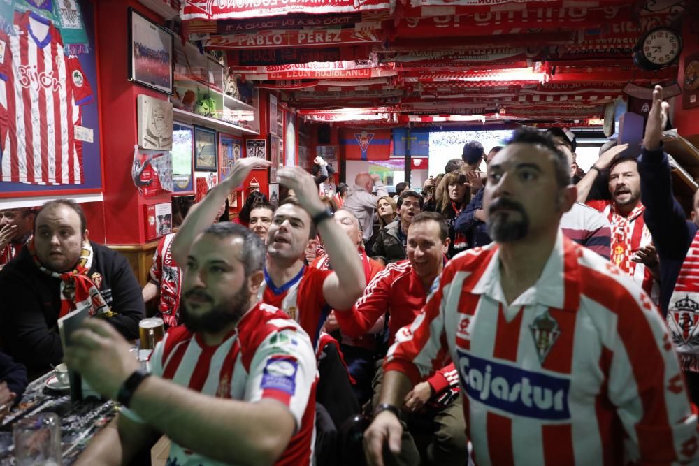 Los aficionados del Sporting, reunidos para el der