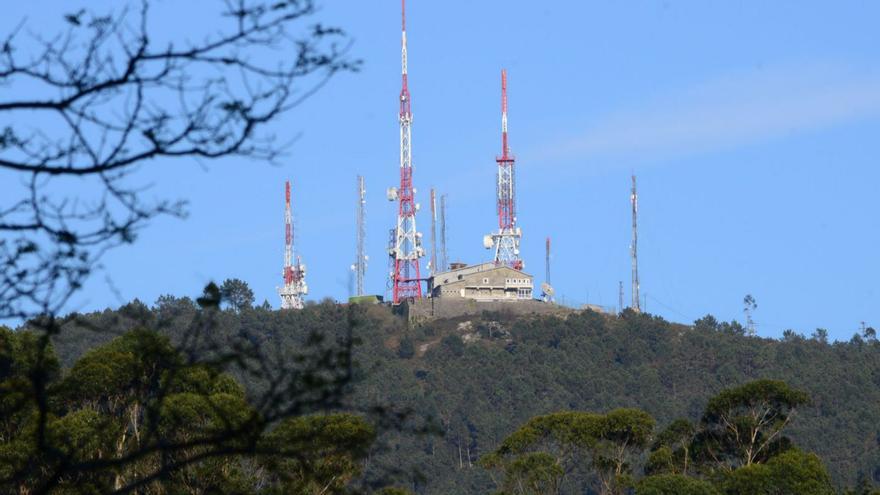 Vista, ayer, de la instalación, con la antena más alta de 90 metros.