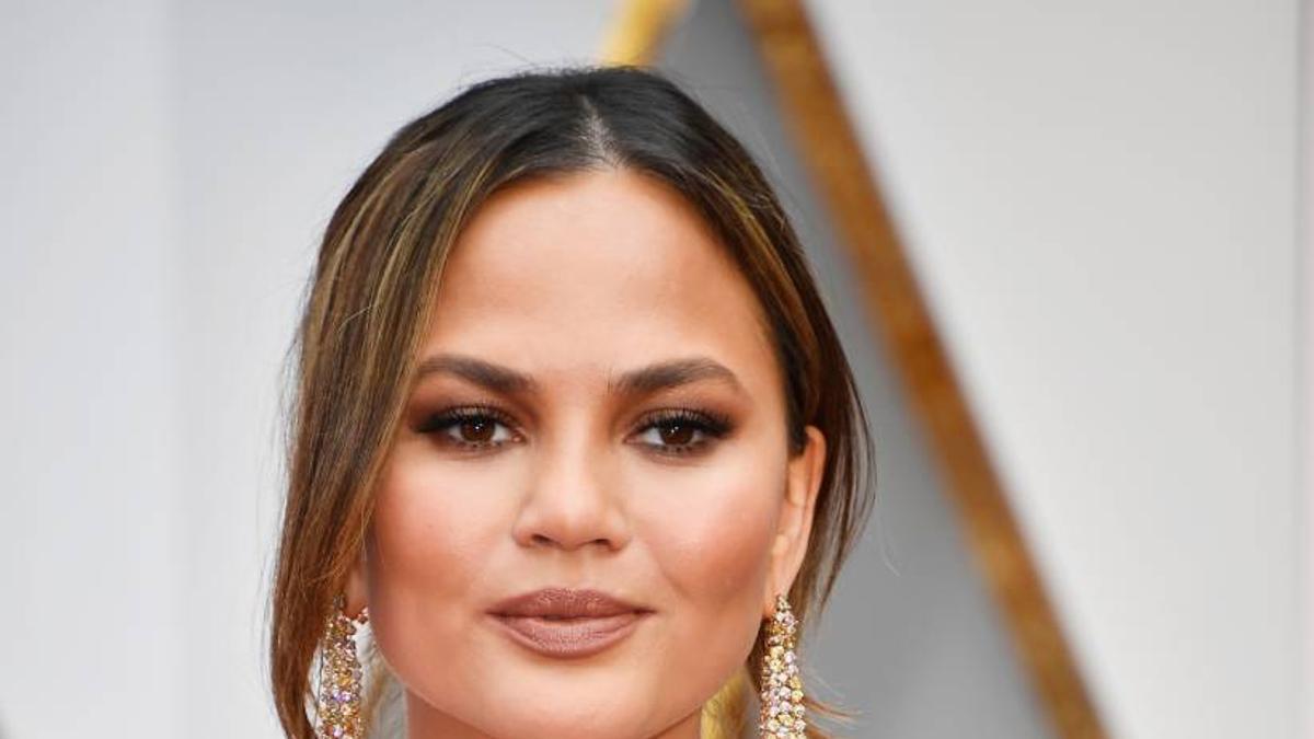 La respuesta de Chrissy Teigen al odio que recibe en redes demuestra que sabe lidiar con las críticas