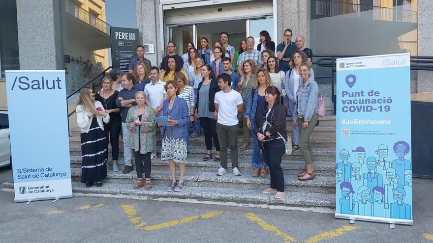 Concentració de sanitaris a Manresa en suport als professionals que van liderar la vacunació contra la covid-19 a Catalunya