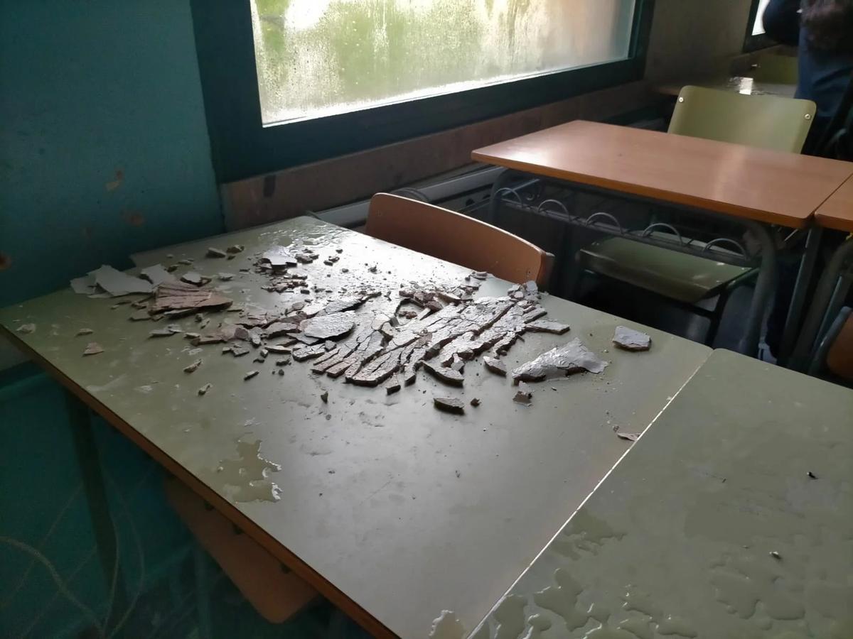 Desperfectos en una aula del instituto alzireño.