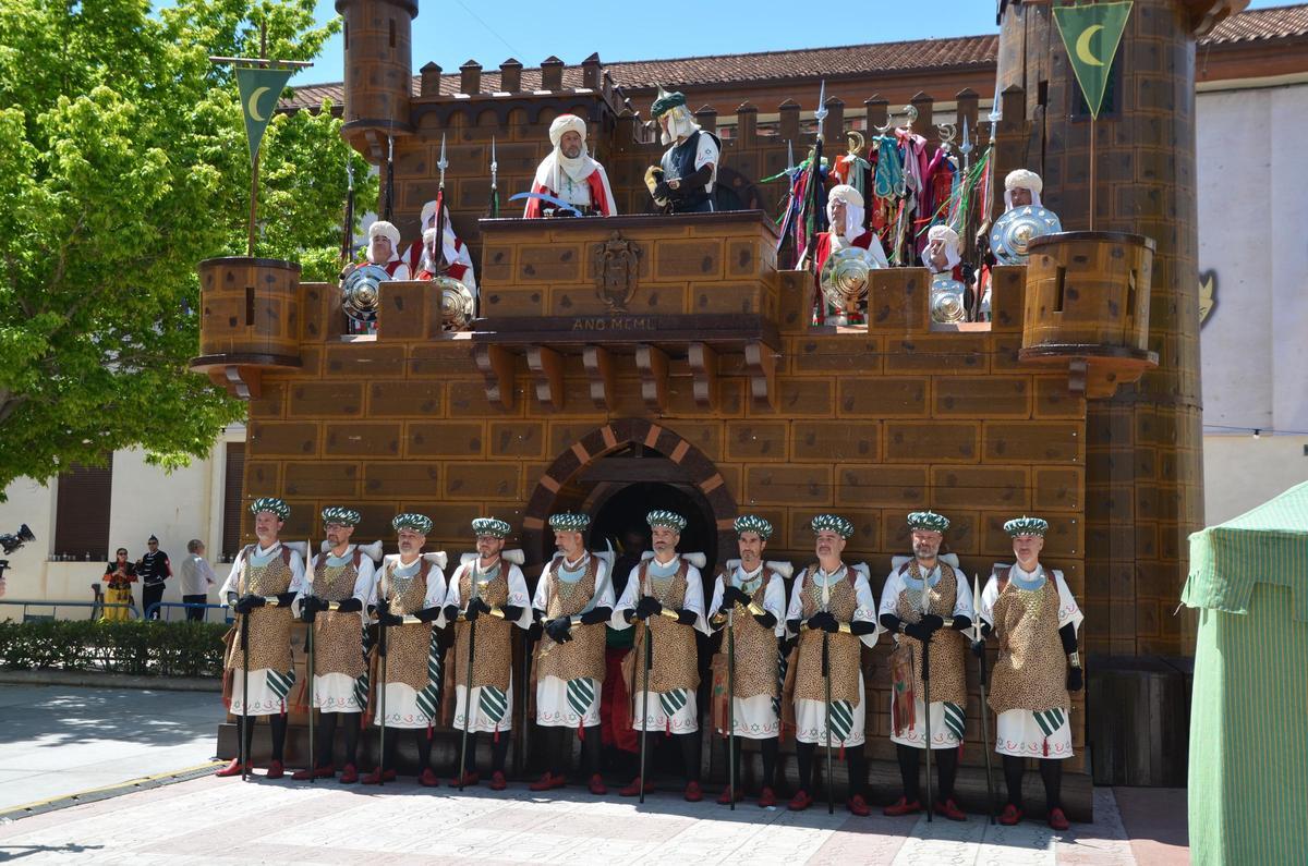 Moros y Cristianos de Petrer 2024: la Embajada de la cruz recupera la villa