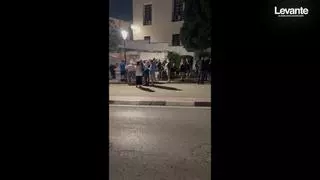 Cola de madrugada en Paterna para conseguir un viaje a Málaga por 147 euros
