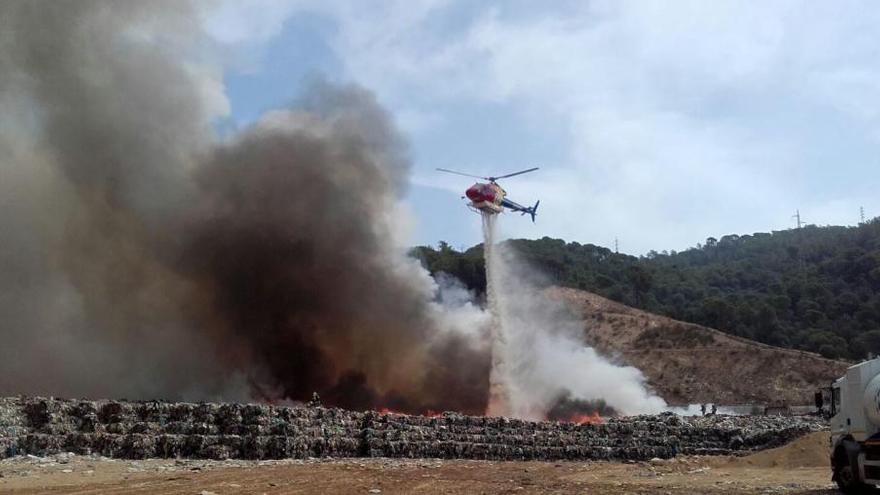 Declarat un incendi a l&#039;abocador de Lloret de Mar