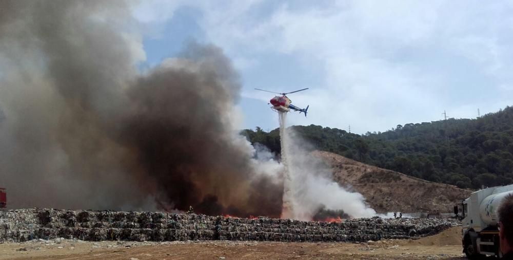 Incendi a l'abocador de Lloret de Mar