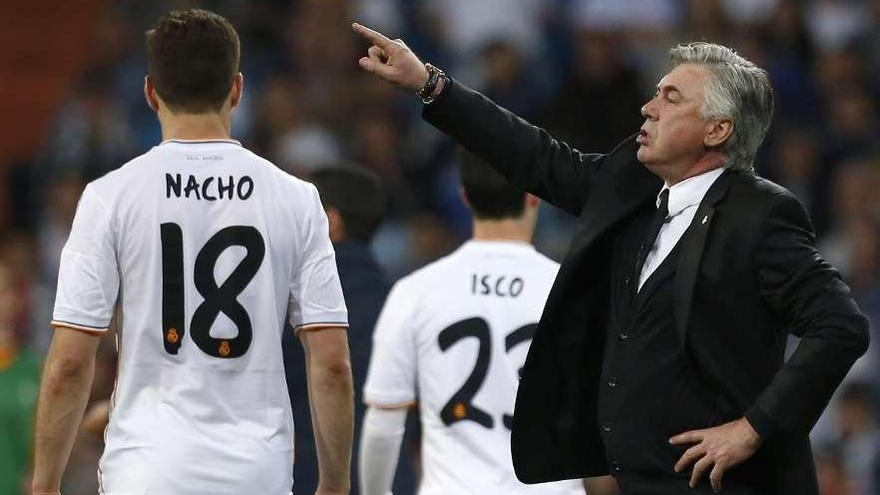 Ancelotti da instrucciones durante el partido del sábado. // Efe