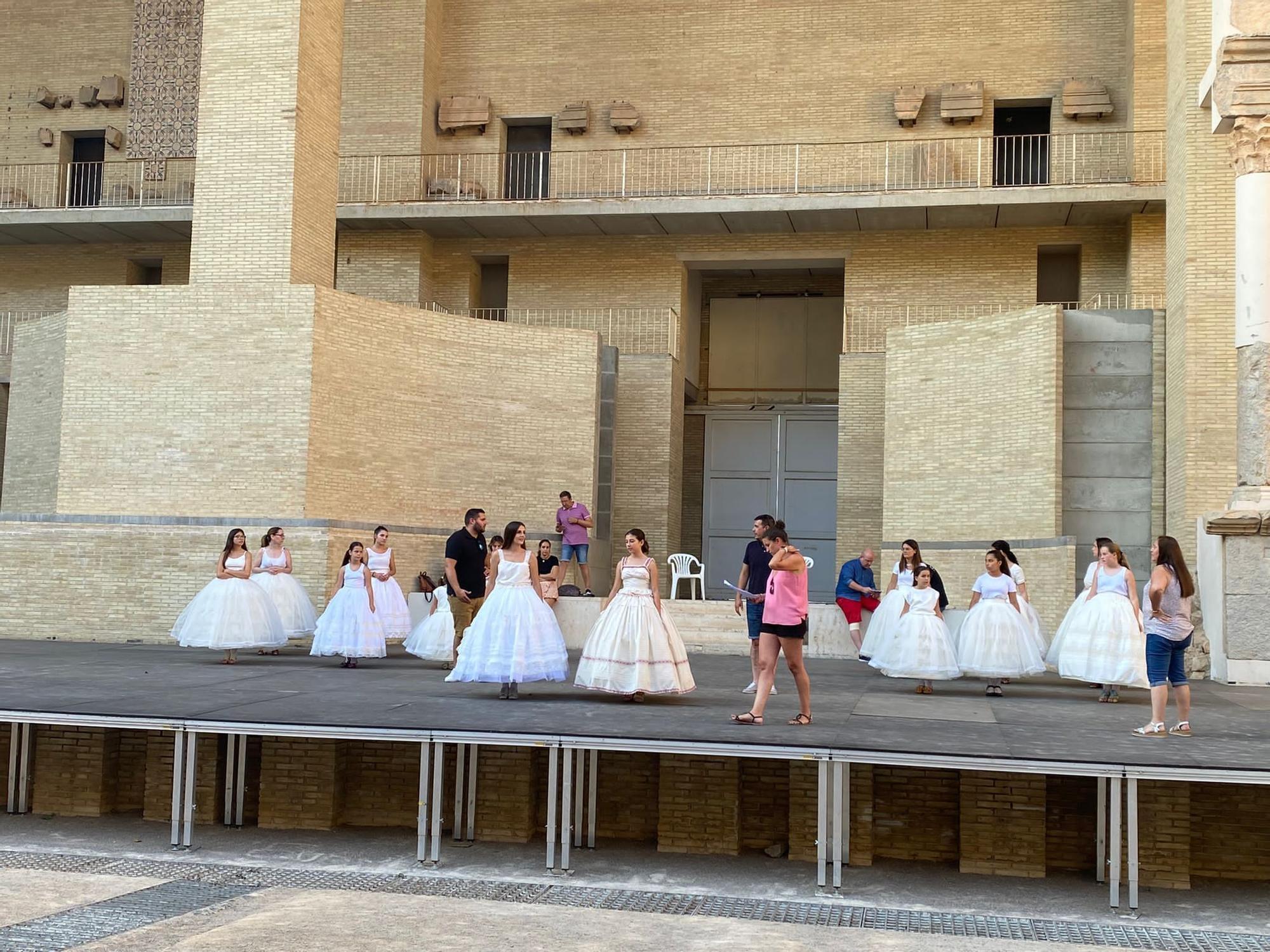 Ensayo de la exaltación de las Falleras mayores de Sagunt en el Teatro Romano.