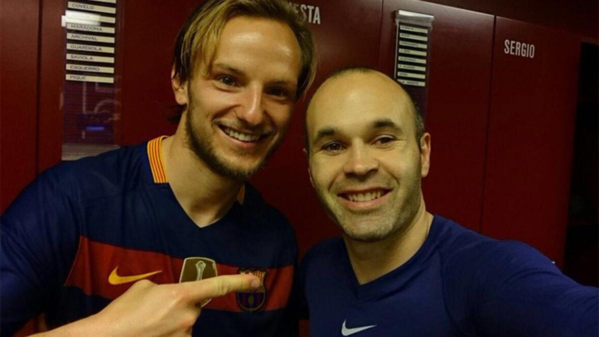 Rakitic e Iniesta se fotografiaron en el vestuario