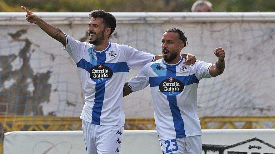 Alberto Quiles celebra el primer gol de la tarde junto a Héctor Hernández. |  // LOF