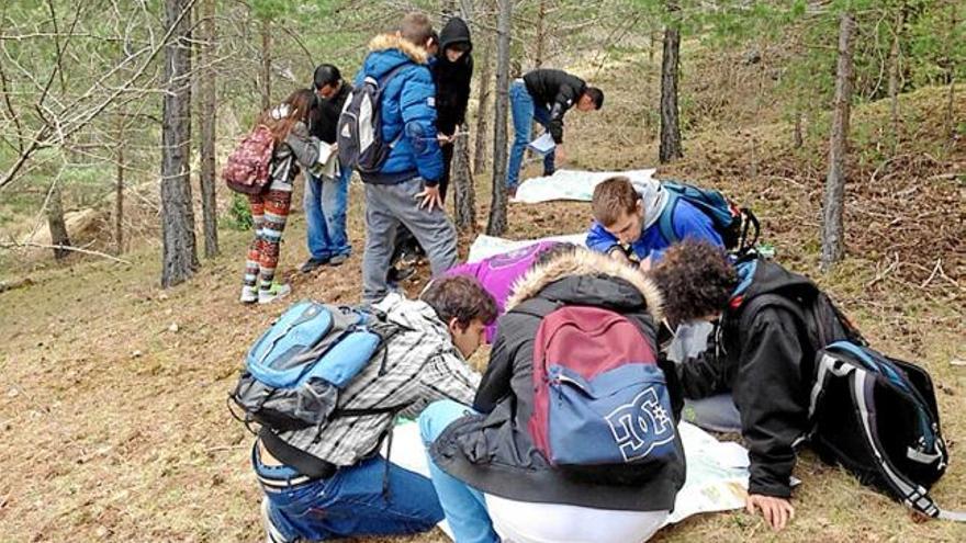 Joves participant en el programa de formació forestal de l&#039;Alt Urgell