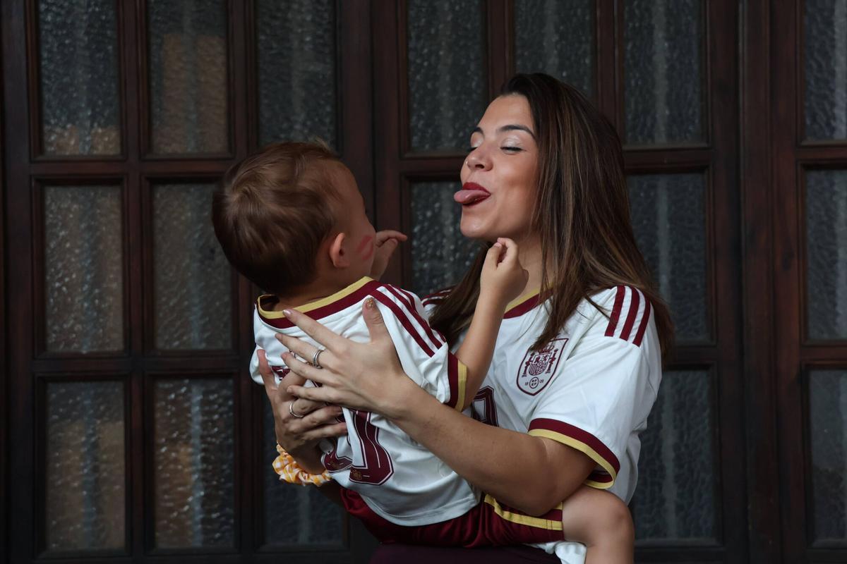 Final del Mundial de fútbol - Aficionados de la selección española ven la final en la Plaza Mayor
