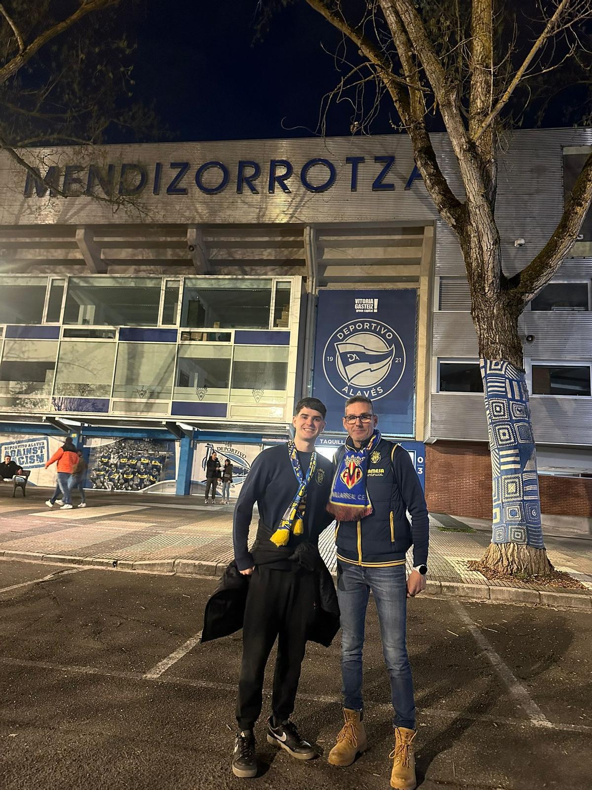 En los aledaños del estadio.