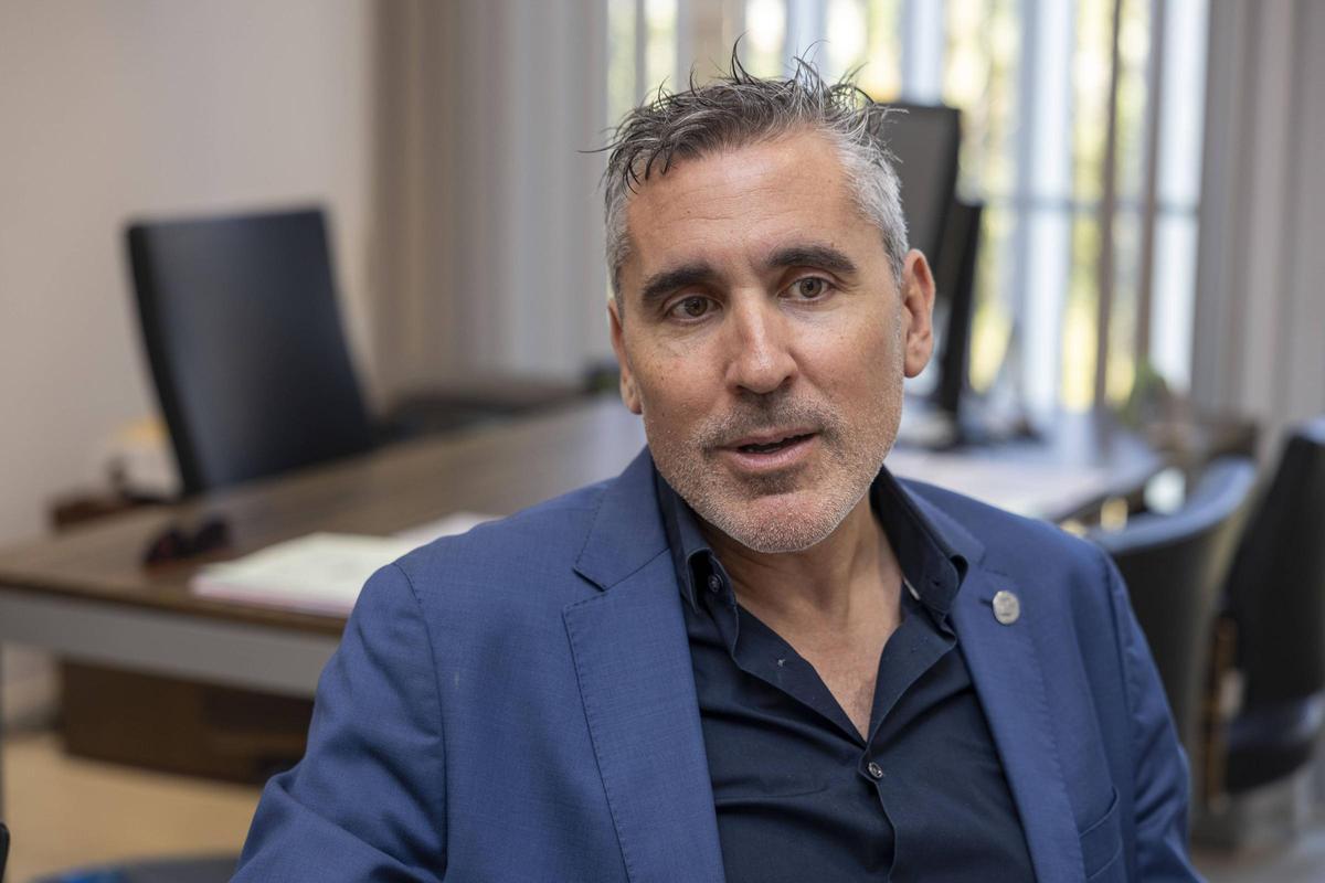 El doctor Carles Recasens, psiquiatra en el Hospital Comarcal de Inca, ha revalidado su presidencia en el COMIB.