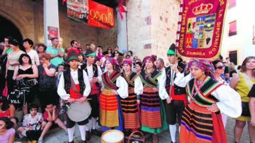 Pasacalles, ofrenda infantil y rutas teatrales sobre la historia de la Concha