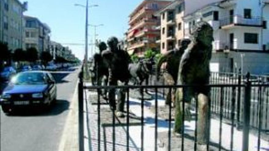 Ordenan retirar las esculturas de toros del centro de Moraleja