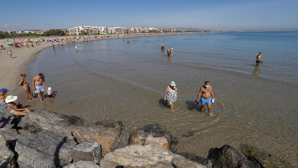 Vista de Canet, con su agua cristalina