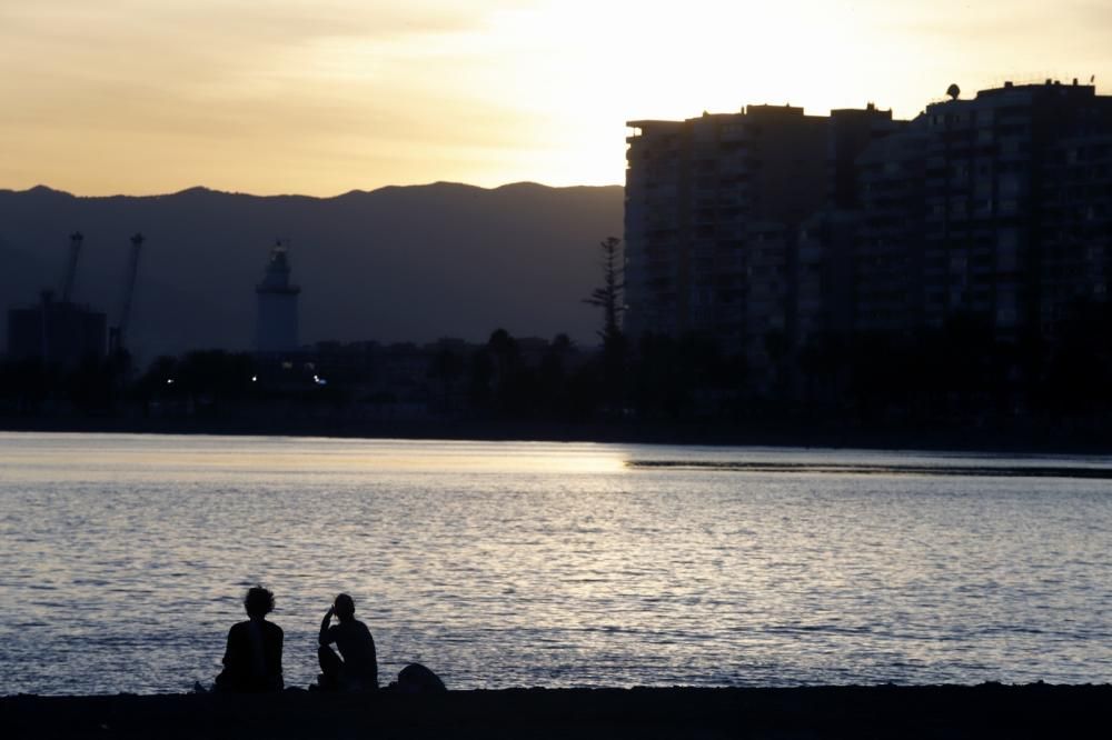 Atardecer en las playas de Málaga en noviembre.