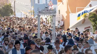 Más de 50.000 personas se reúnen en la Bajada del Trono de la Virgen en La Palma