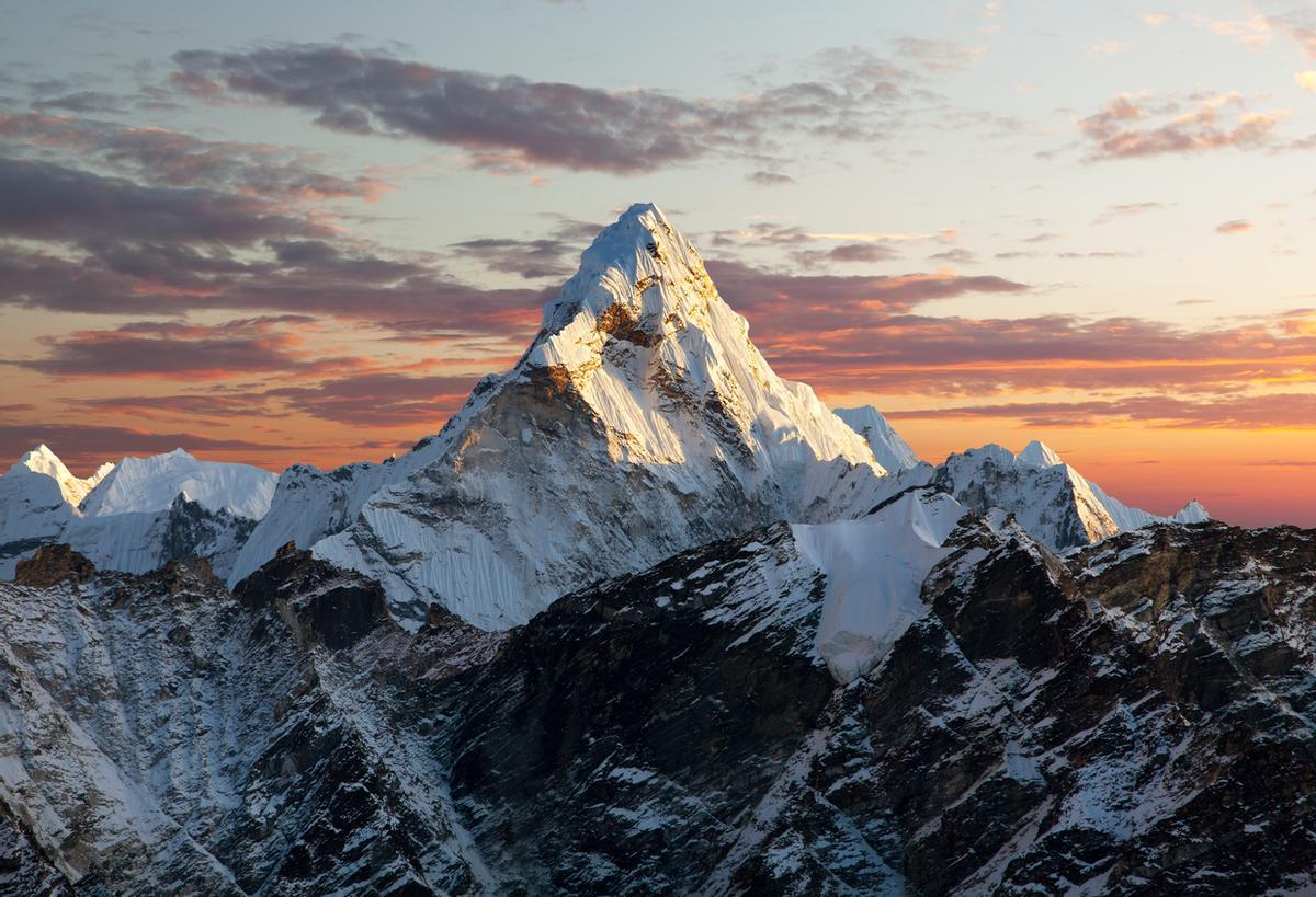El Everest es la cima más imponente del mundo.