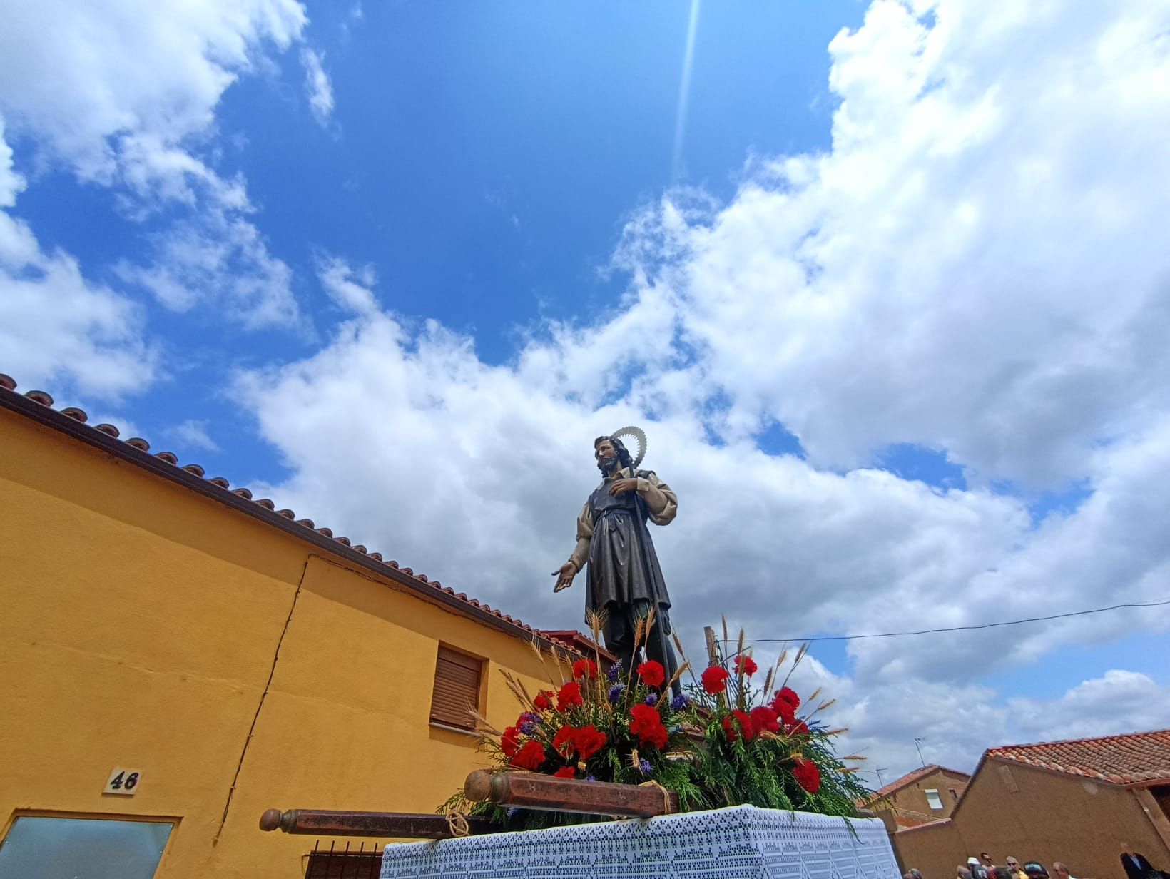 GALERÍA | San Isidro procesiona por Manganeses de la Lampreana