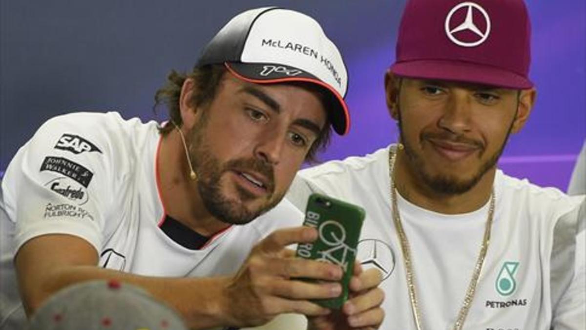 Alonso y Hamilton, durante una rueda de prensa del pasado Mundial.