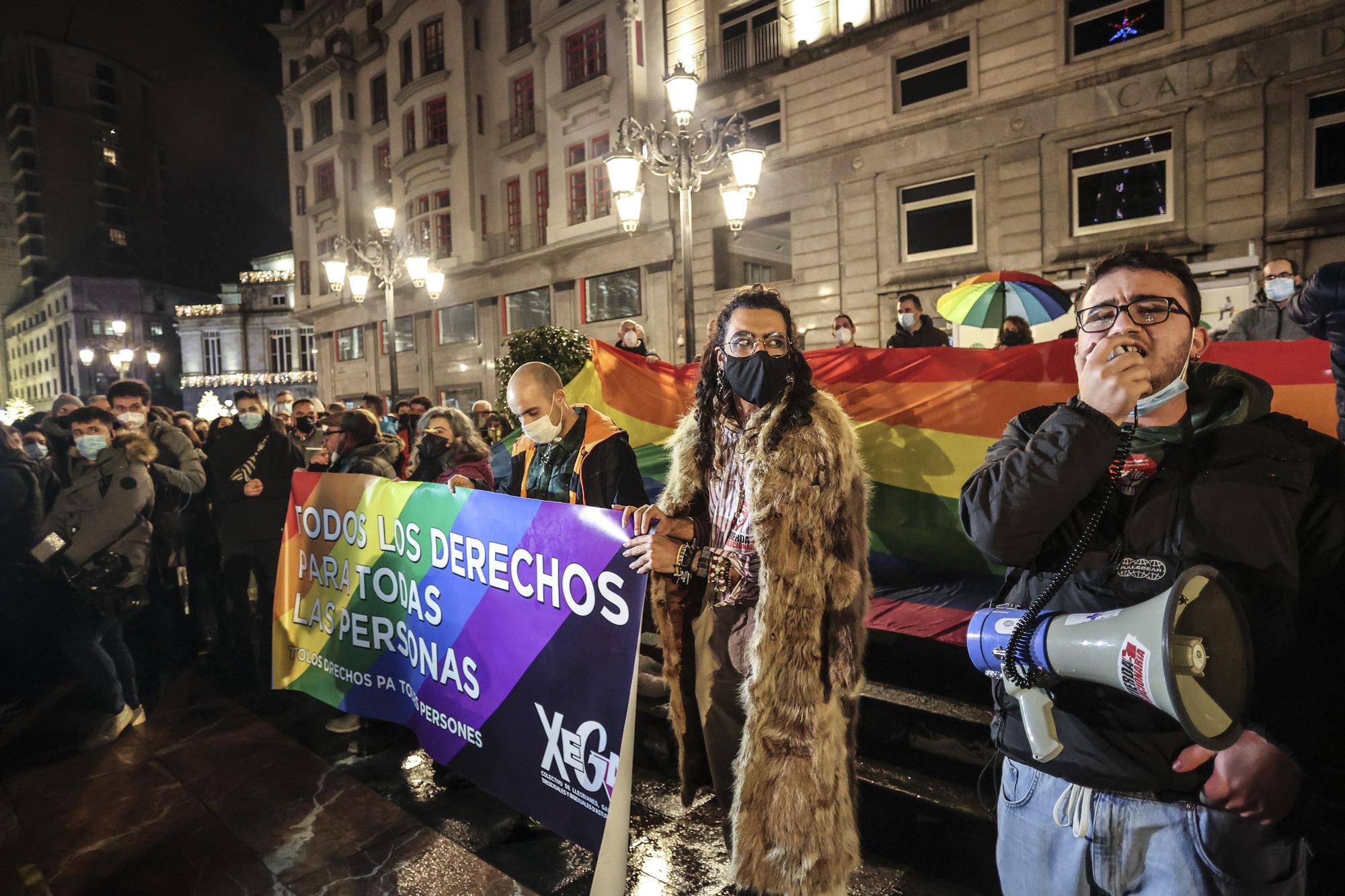 Concentración en Oviedo contra la agresiones homófobas tras el último caso en la ciudad