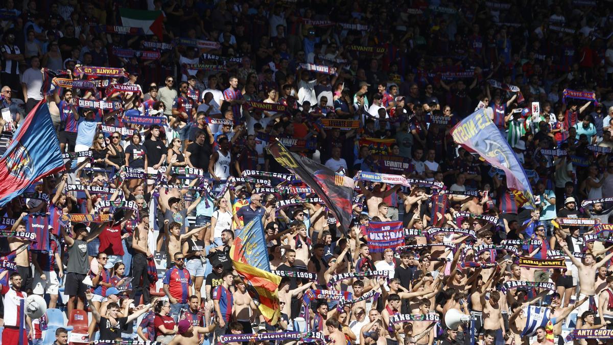 Levante Fans homenajeará ante el Atlético de Madrid a Álex, granota de 13 años asesinado en Sueca