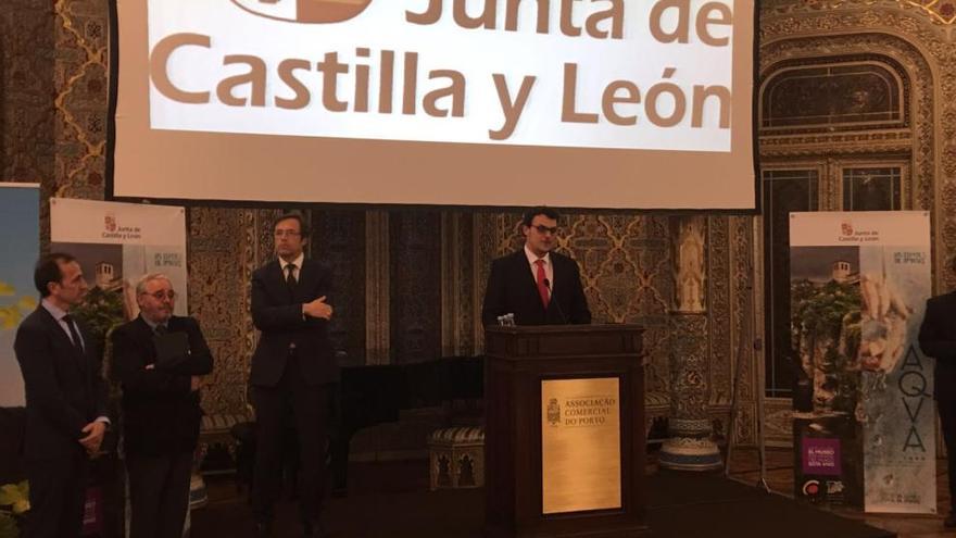 El alcalde de Toro, Tomás del Bien,  presenta Las Edades en Oporto