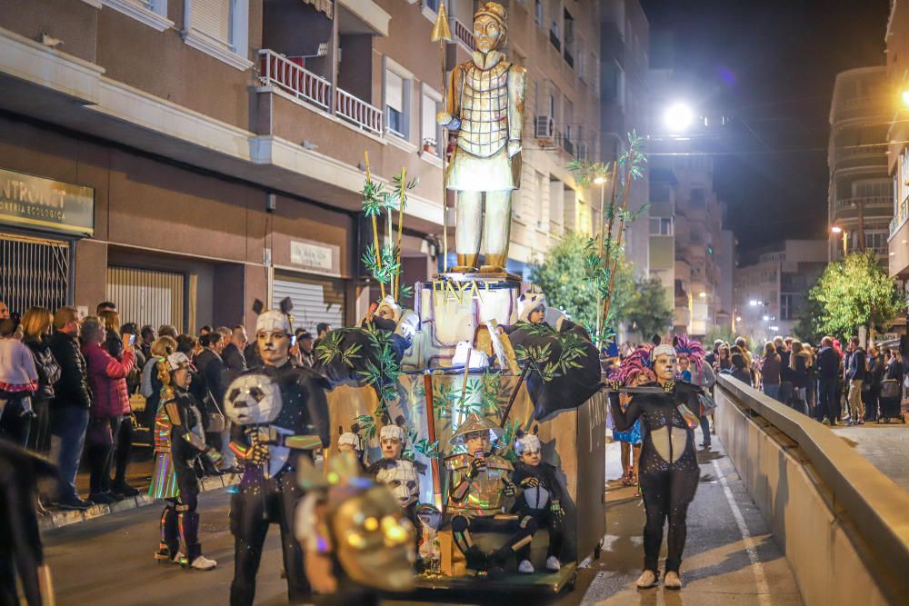 El Carnaval toma las calles de Torrevieja.