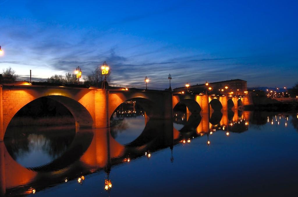 Puente de piedra en Logroño. 