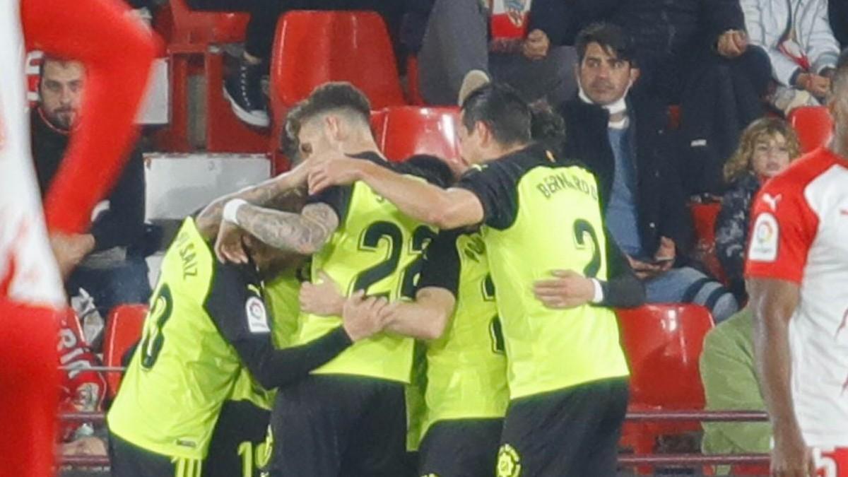 Los jugadores del Girona celebran el tanto ante el Almería