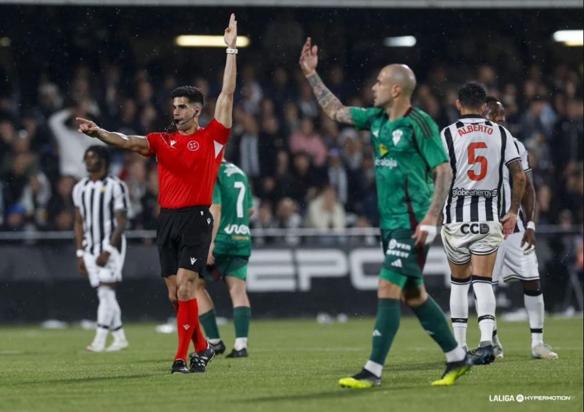 El colegiado González Díaz en Castalia.