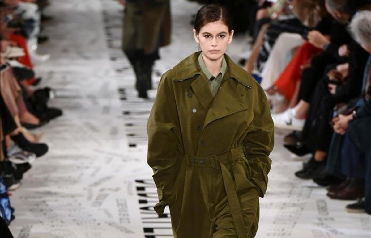 zentauroepp47220121 us model kaia gerber presents a creation by stella mccartney200221110847 zentauroepp47220121 us model kaia gerber presents a creation by stella mccartney200221110847