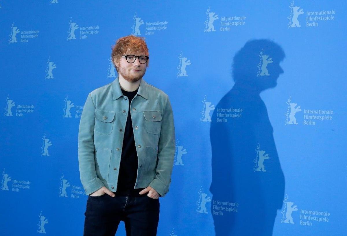 La princesa Beatriz cortando la cara a Ed Sheeran