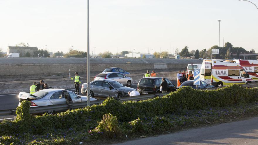 Retenciones kilométricas en la V-30 por un accidente múltiple