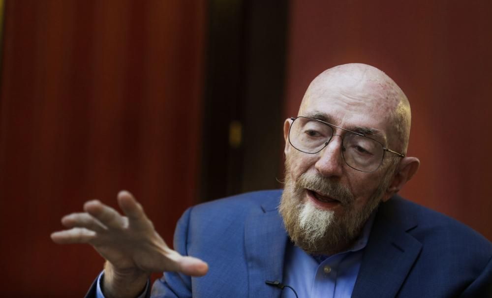 Amador Menéndez y el el premio “Princesa de Asturias” de Investigación Kip Thorne hablan de ciencia