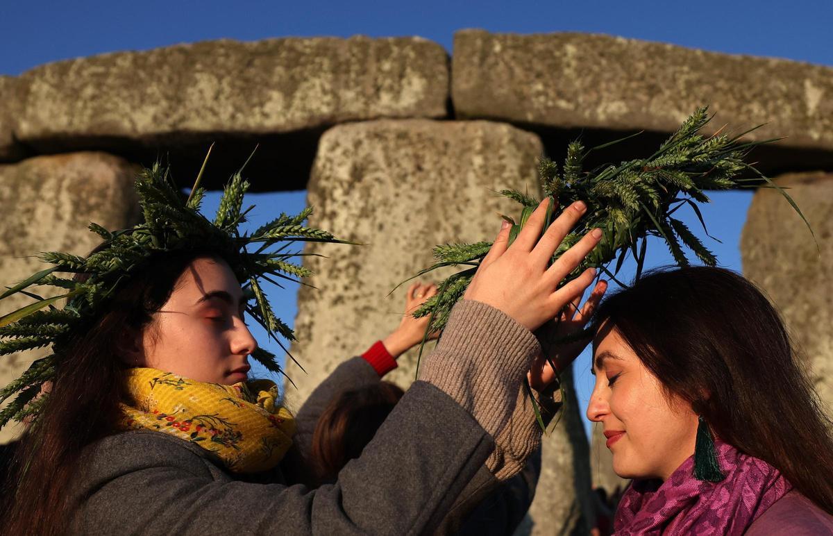 Salida del sol del solsticio de verano desde Stonehenge