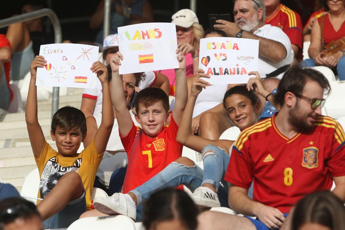 Aficionados en el encuentro de ‘La Rojita’