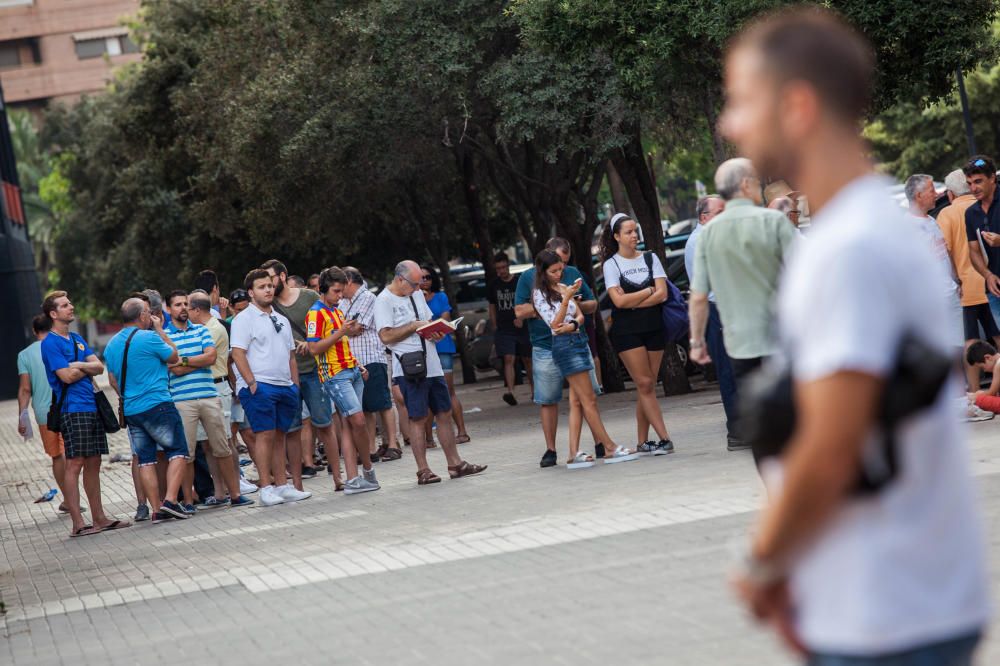 Colas en las taquillas de Mestalla