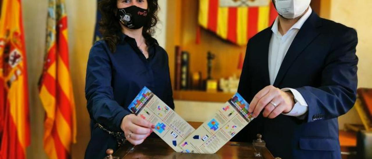 La concejal Mentxu Balaguer y el alcalde Josep Antoni Albert. | LEVANTE-EMV