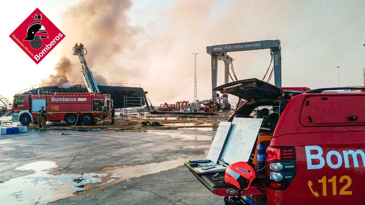 El trabajo constante y paciente de los bomberos