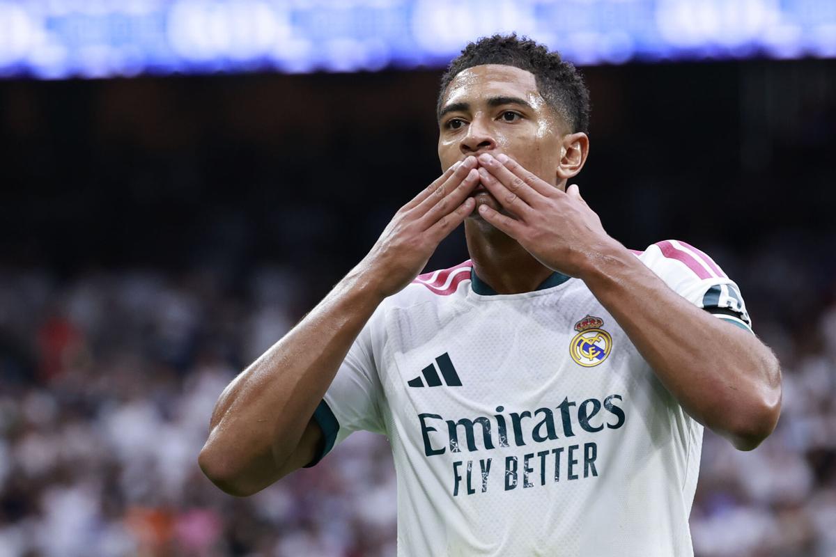 MADRID, 30/08/2026.- El centrocampista inglés del Real Madrid Jude Bellingham celebra el primer gol durante el partido de LaLiga entre el Real Madrid y el Málaga, este domingo en el estadio Santiago Bernabéu. EFE/ Chema Moya