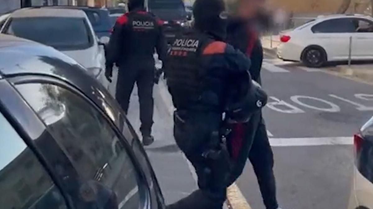 Detenidas cuatro personas por asaltar un taxi en Barcelona y traficar con droga
