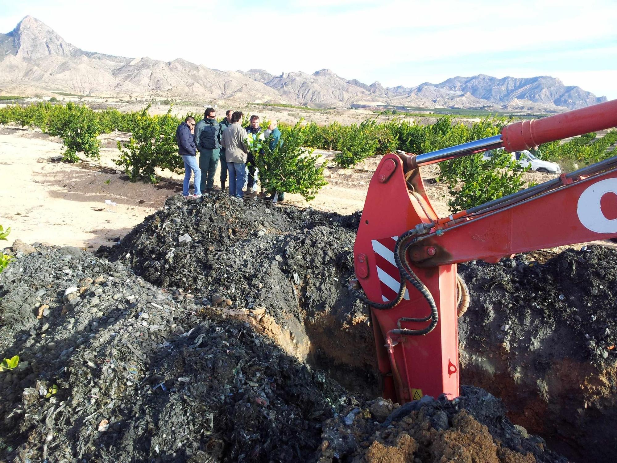 Fincas contaminadas y protestas vecinales en La Murada, donde se enterraron un millón de toneladas de basura en terrenos agrícolas entre 2005 y 2011