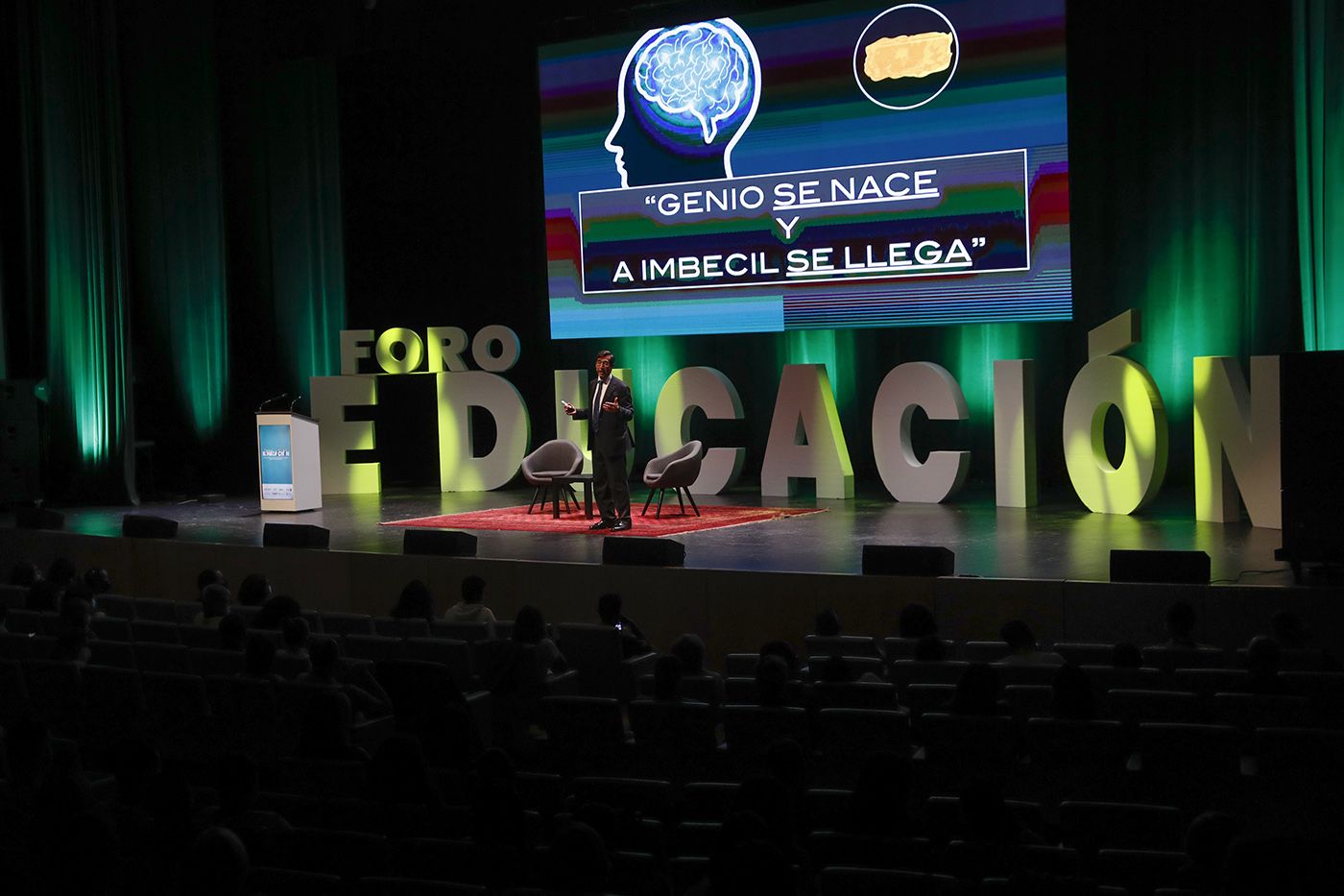 El prestigioso cirujano_Mario Alonso abrió ayer el Foro de la Educación en el auditorio Mar de Vigo