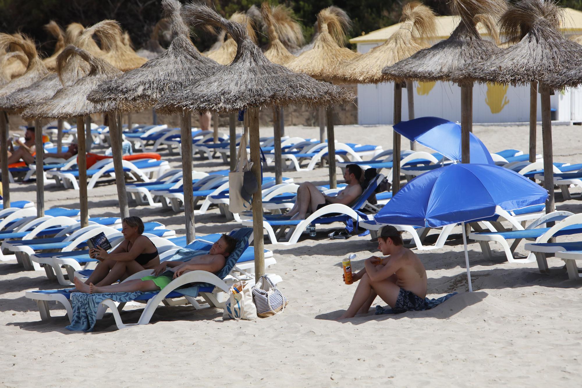 Sommer in Peguera: So genießen die Mallorca-Urlauber das Leben am beliebten Badestrand