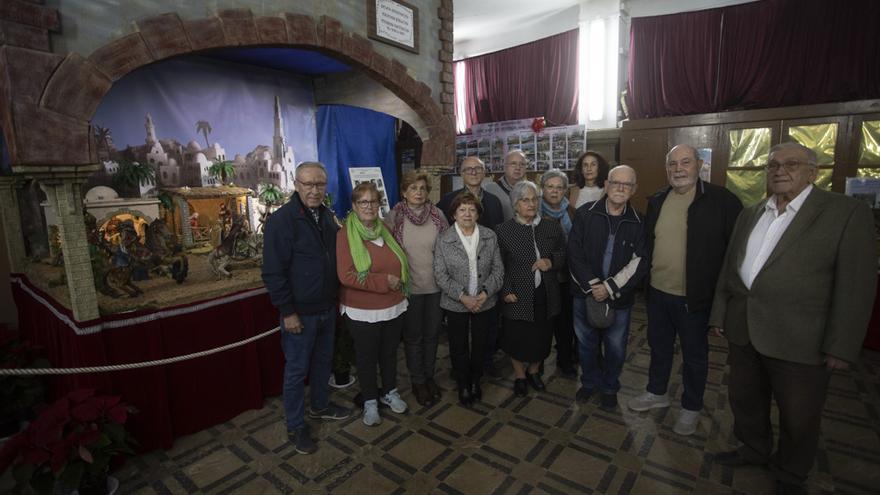 Así es el belén de la antigua Escuela de Aprendices del Port de Sagunt con figuras de 1946 a 1966.